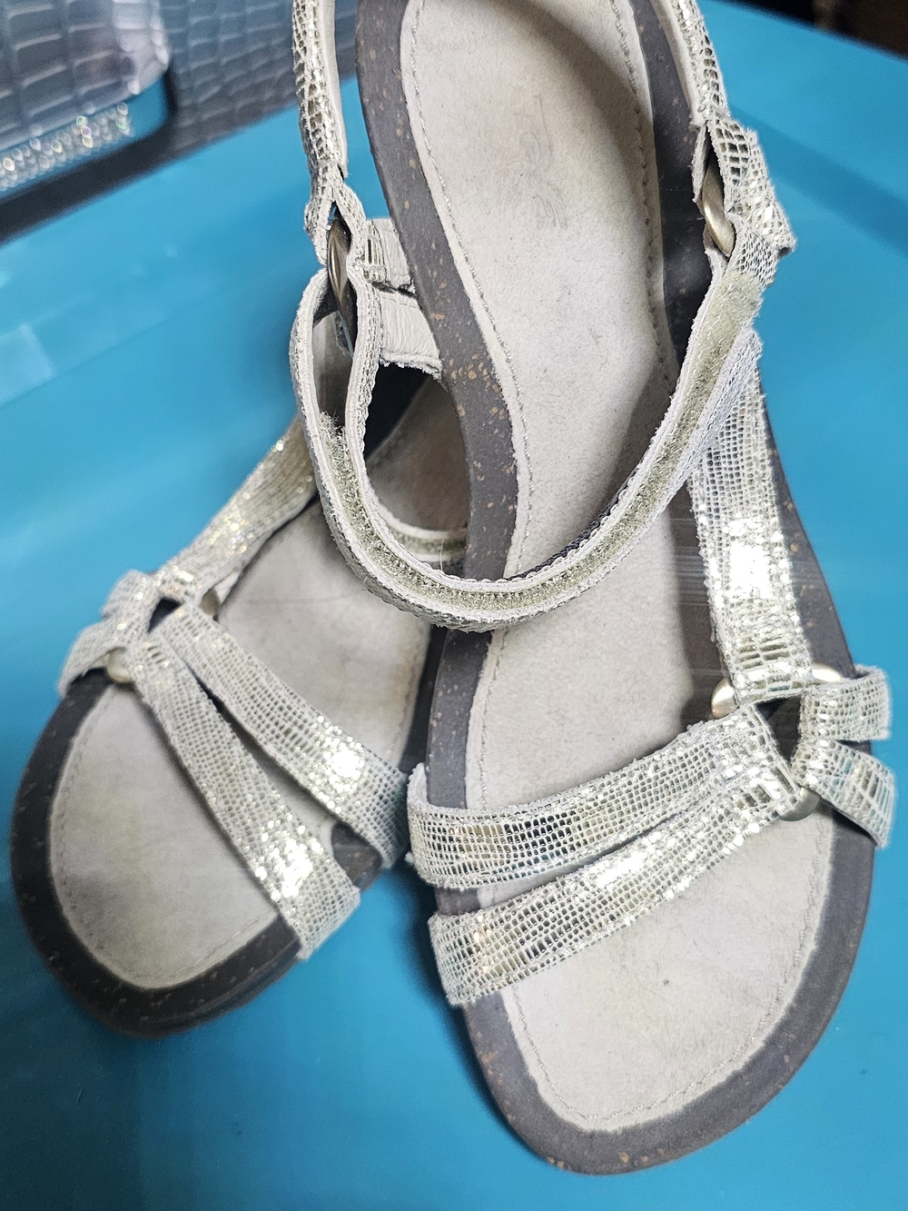 Teva Women's Metallic Gold Sz 7 Strappy Sandals